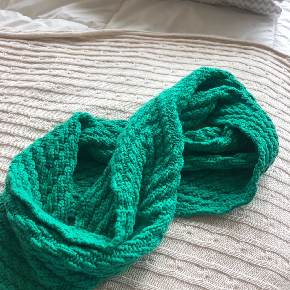 Gap Green infinity scarf